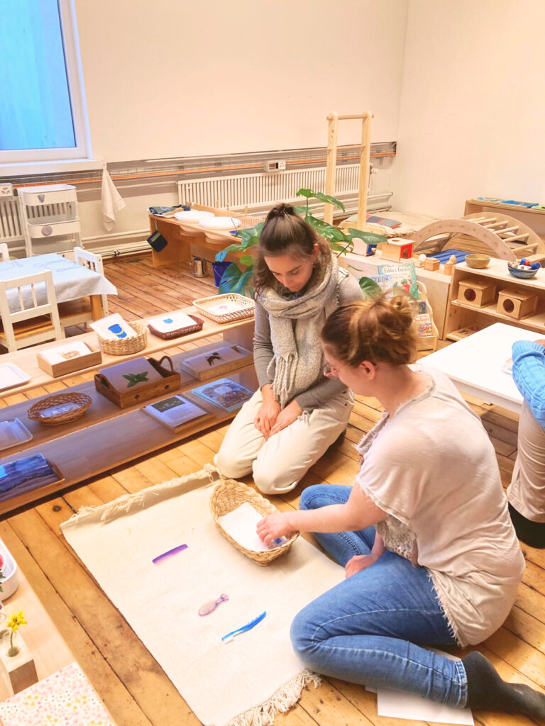 Montessori-CH_0-3-material-work_4