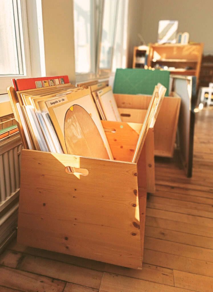 Montessori-CH_6-12-environment_11-scaled-e1744920654801